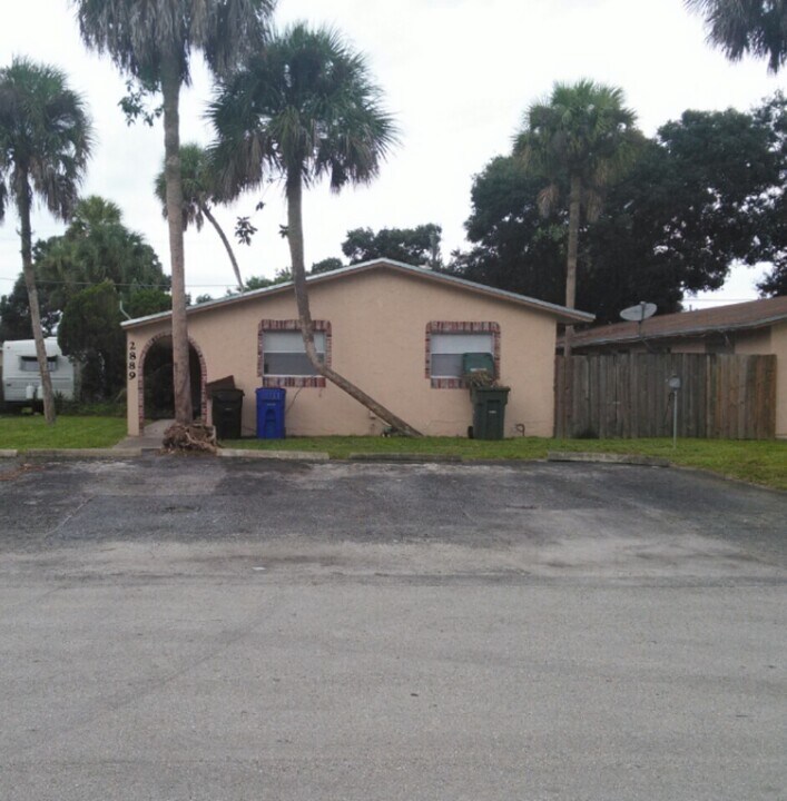 2889 SW 19th Pl in Fort Lauderdale, FL - Foto de edificio