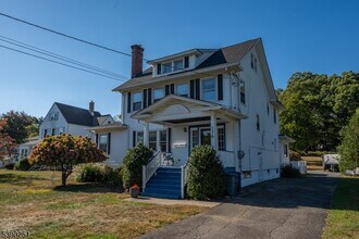 176 Grove Ave in Verona, NJ - Building Photo - Building Photo