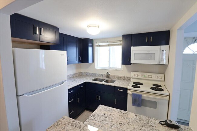 1810 Sunny Dr in Bradenton, FL - Building Photo - Building Photo