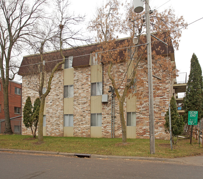 1077 Van Dyke St in St. Paul, MN - Foto de edificio - Building Photo