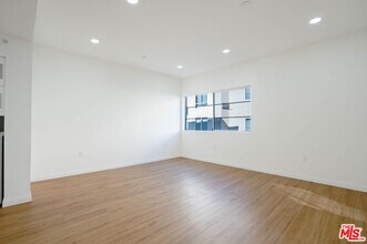2864 Sunset Pl in Los Angeles, CA - Building Photo - Building Photo