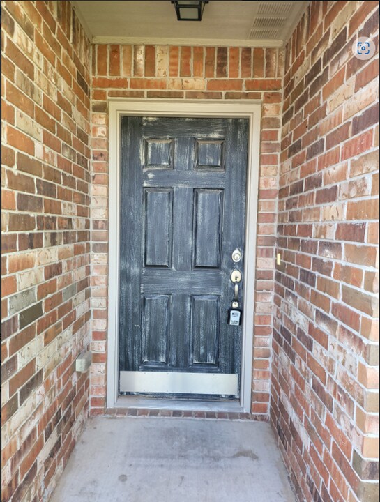 917 West Prairie Wind Way in Mustang, OK - Foto de edificio