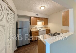 5446 Pinehaven Ct in Jacksonville, FL - Building Photo - Building Photo