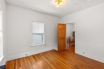 21 Conwell St, Unit 2 in Somerville, MA - Foto de edificio - Building Photo