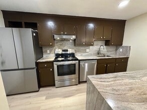 12 Hallmark Gdns, Unit 7 in Burlington, MA - Building Photo - Building Photo