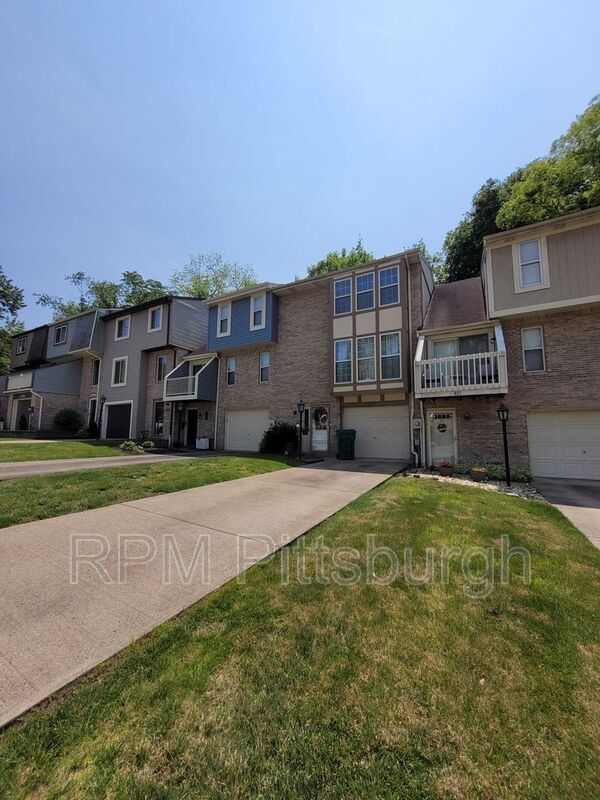 408 Timber Dr in Trafford, PA - Building Photo - Building Photo