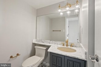1101 S Arlington Ridge Rd in Arlington, VA - Building Photo - Building Photo