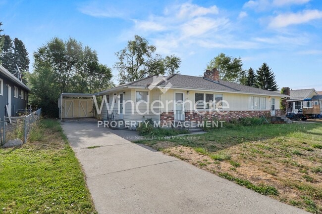 property at 822-824 N Wilbur Rd