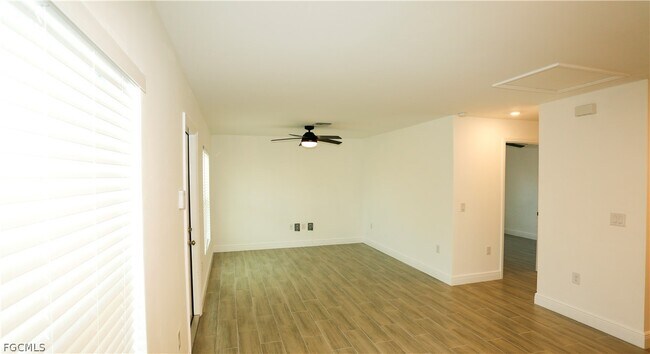 915 Graystone Ave in Lehigh Acres, FL - Foto de edificio - Building Photo