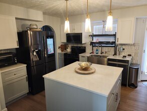 8178 Slate Ridge Blvd in Reynoldsburg, OH - Building Photo - Building Photo