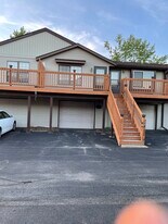 4019 Lillie Ave, Unit 104 in Davenport, IA - Building Photo