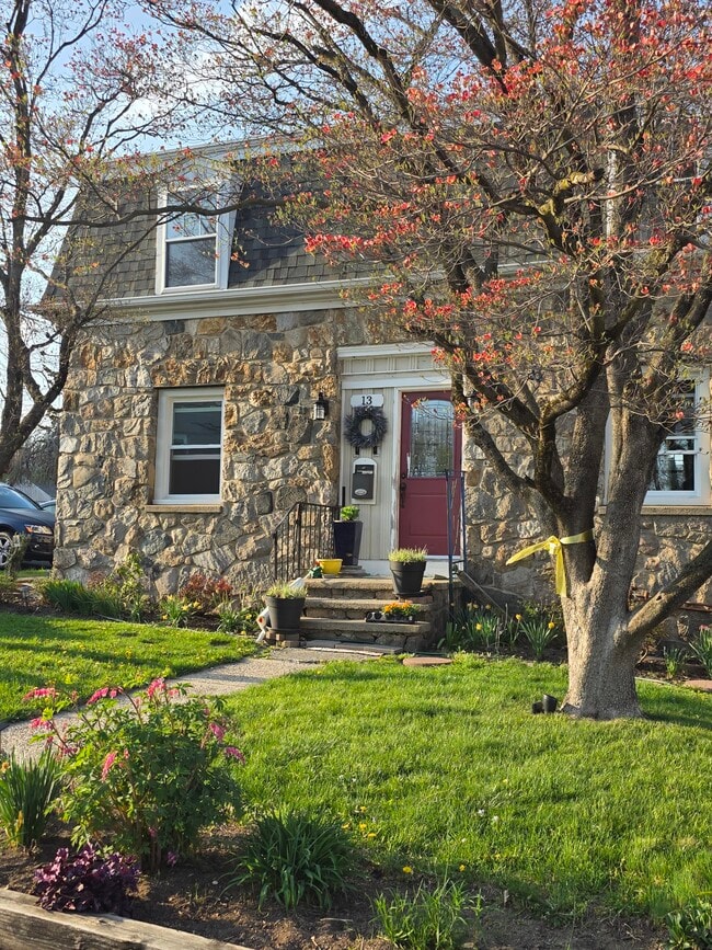 13 Madison Pl, Unit First Floor, Unit First Floor