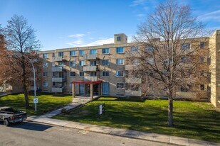 A' Louer Village Apartments in Montréal, QC - Building Photo