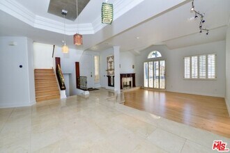 6473 Zuma View Pl in Malibu, CA - Building Photo - Building Photo