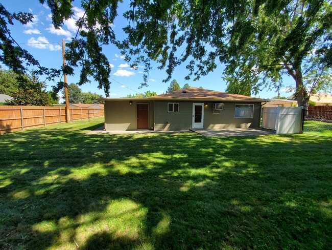 property at 906 Rd 46