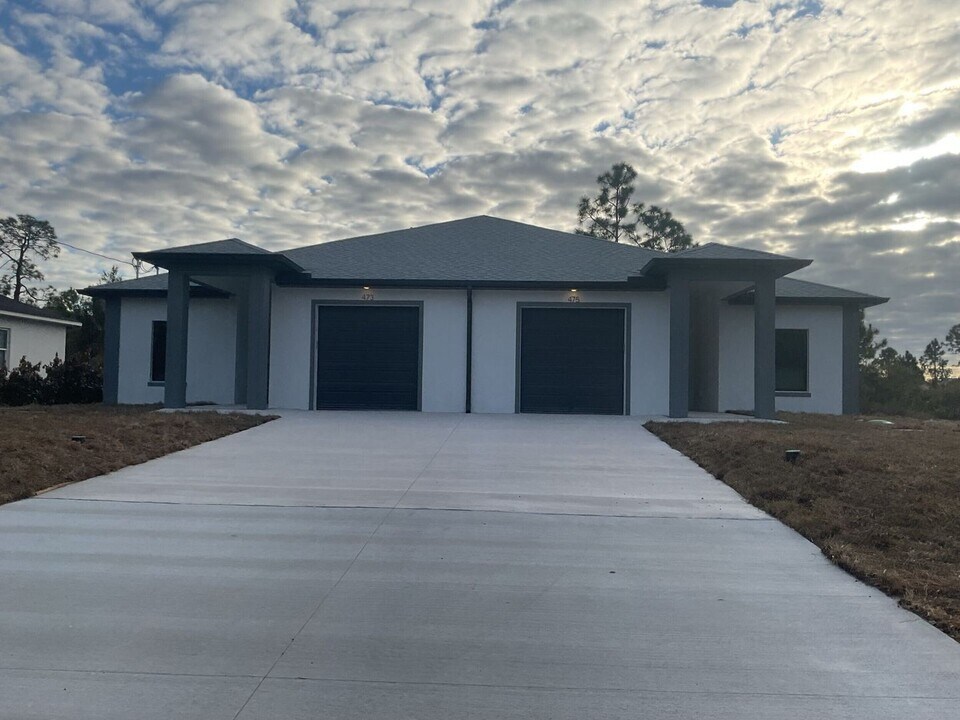 473 Linden Ave S in Lehigh Acres, FL - Building Photo