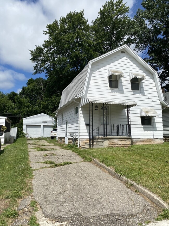 property at 2112 S Pennsylvania Ave