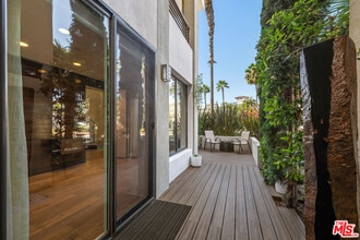 12809 N Seaglass Cir in Los Angeles, CA - Building Photo - Building Photo