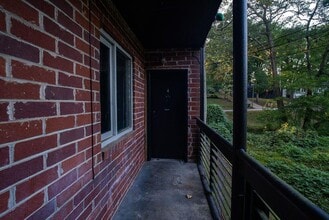 15 Burbank Dr SW in Atlanta, GA - Building Photo - Building Photo