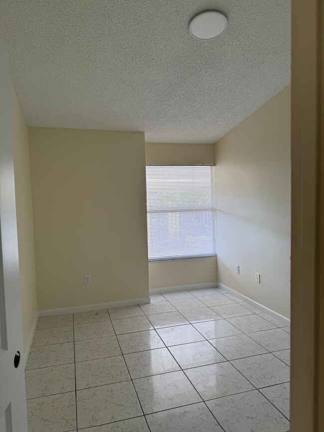 18018 NW 41st Pl in Miami Gardens, FL - Building Photo - Building Photo