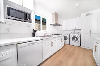 1011 W Myrtle St in Santa Ana, CA - Building Photo - Building Photo