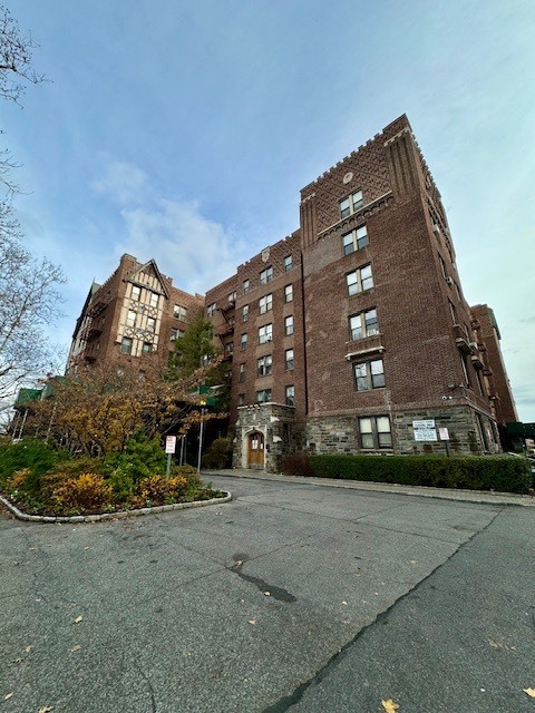 7 Sherwood Terrace in Yonkers, NY - Foto de edificio