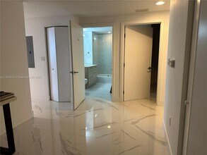 16385 Biscayne Blvd, Unit 1505 in Aventura, FL - Building Photo - Building Photo