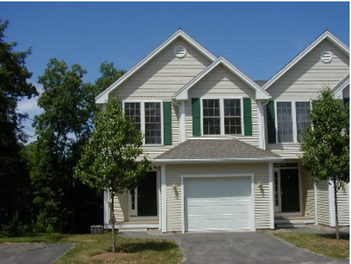 Sewall Farm Townhomes in Newmarket, NH - Building Photo