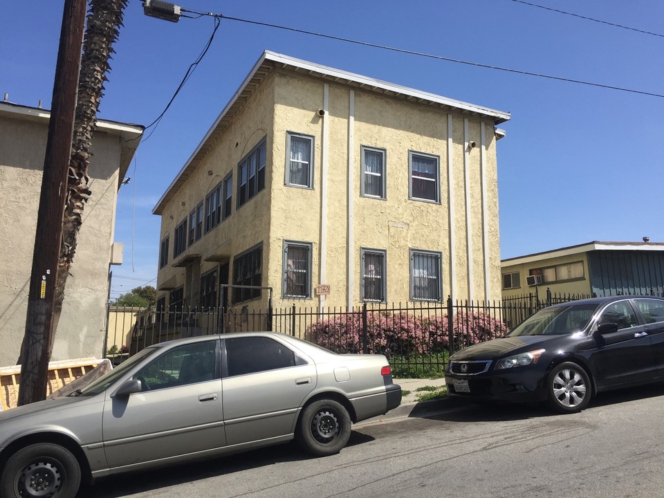 11726 S Budlong Ave in Los Angeles, CA - Building Photo