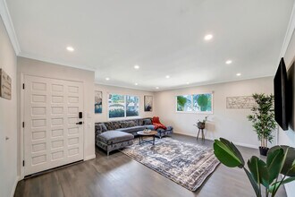 23720 Archwood St in Los Angeles, CA - Building Photo - Building Photo