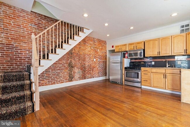 property at 2738 Poplar St