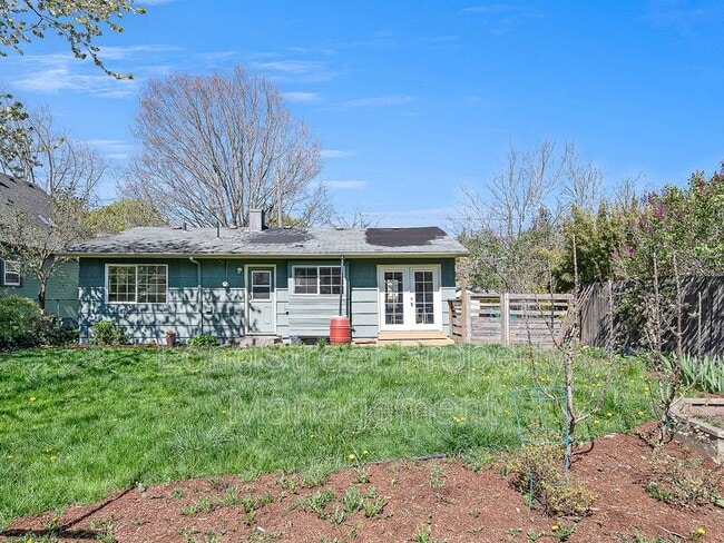 1066 NE Madrona St in Portland, OR - Building Photo - Building Photo