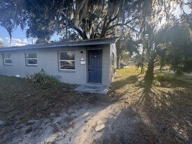 402 Terry St in Wildwood, FL - Building Photo