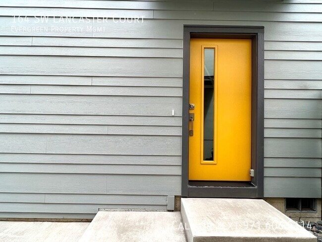 164 SW Lancaster Ct in Troutdale, OR - Foto de edificio - Building Photo