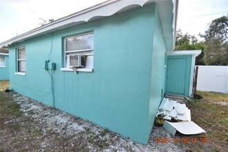 401 Milwaukee Ave in Dunedin, FL - Building Photo - Building Photo
