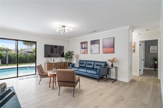 4535 SW 89th Pl in Miami, FL - Foto de edificio - Building Photo