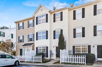 8620 Neuse Landing Ln in Raleigh, NC - Foto de edificio - Building Photo