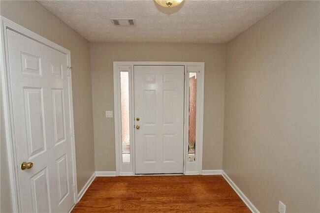 1490 Creek Pointe Cir in Lawrenceville, GA - Building Photo - Building Photo