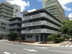 Ala Wai King Apartments in Honolulu, HI - Building Photo - Building Photo