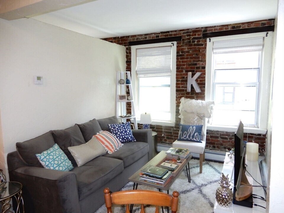 274 Cambridge St in Boston, MA - Building Photo