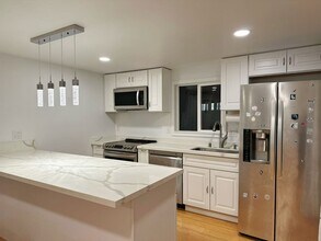 2102 N 192nd St in Shoreline, WA - Foto de edificio - Building Photo