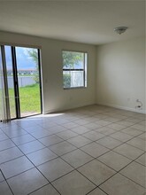3378 W 103rd Terrace in Hialeah, FL - Foto de edificio - Building Photo