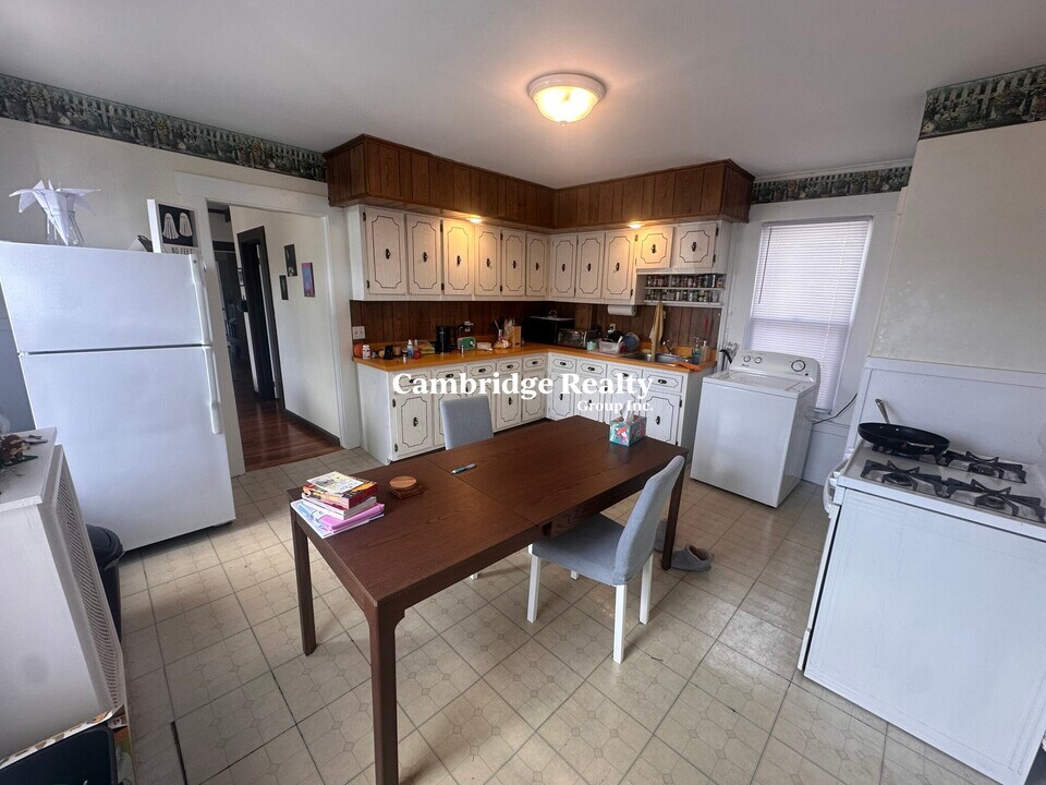 543 Broadway, Unit 2T in Somerville, MA - Building Photo