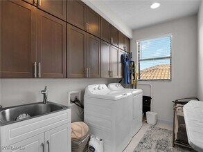 4478 Kensington Cir in Naples, FL - Foto de edificio - Building Photo