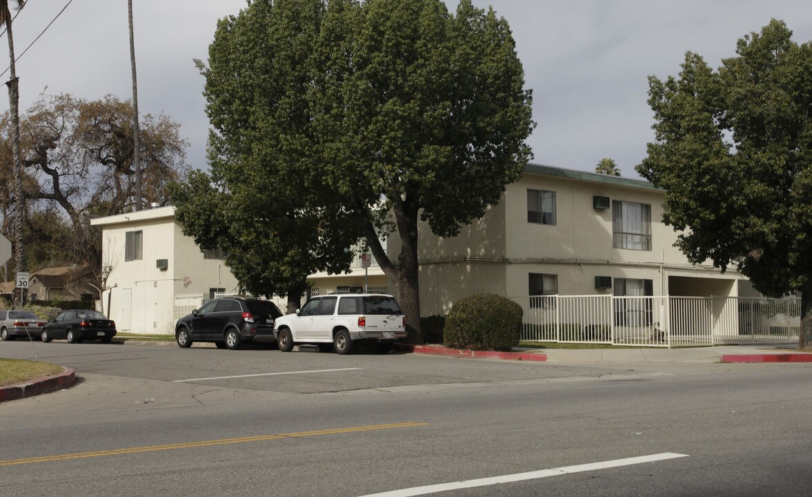 14109 Hatteras St in Van Nuys, CA - Building Photo