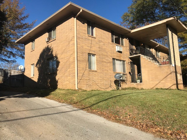 Eastlake Vanderbilt Apartments