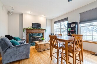 718 Meadow Dr in Des Plaines, IL - Building Photo - Building Photo