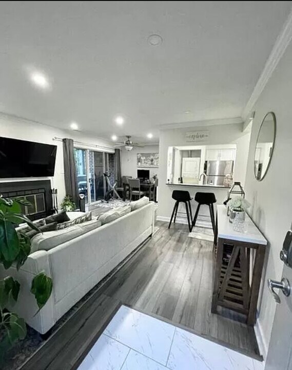 3152 Anchorway Ct, Unit F in Falls Church, VA - Foto de edificio