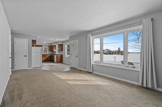 9402 65th St NE in Otsego, MN - Foto de edificio - Building Photo