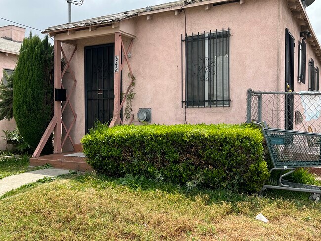 342 W 52nd Pl, Unit 342 in Los Angeles, CA - Building Photo - Building Photo